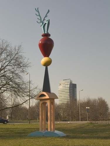 het beeld met op de achtergrond het nieuwe gebouw van abn/amro, &copy; Andr&eacute; Boone